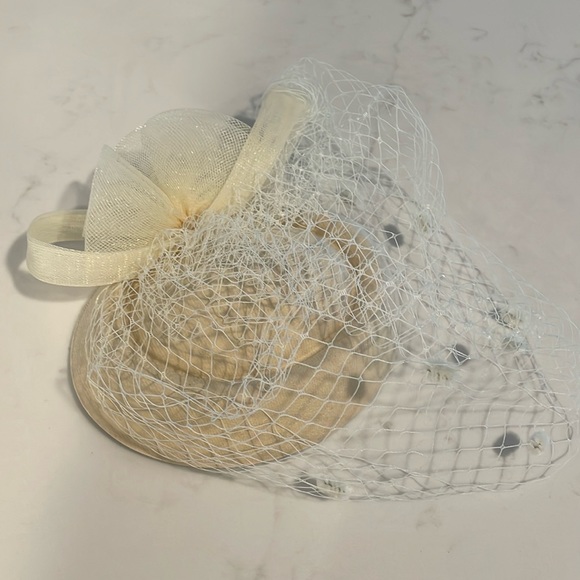 Birdcage Veil - Picture 1 of 4